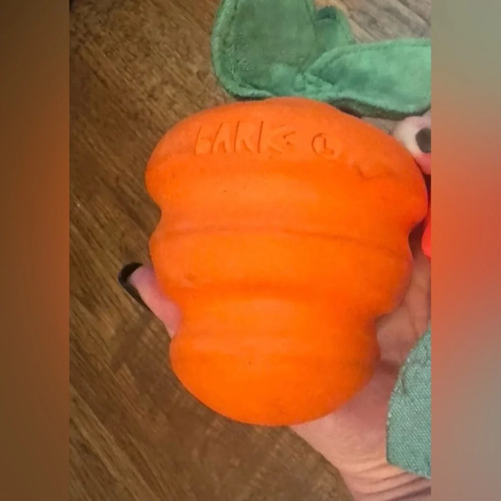 Bark Box Rubber Carrot L dog toy NEW without tags
